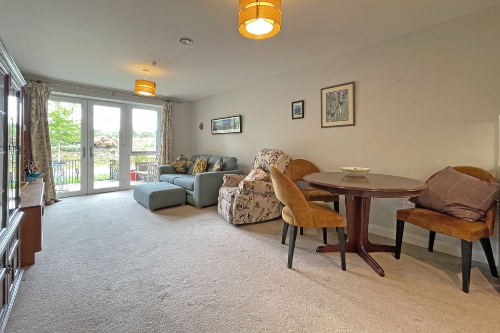 Property photo 2 of 32