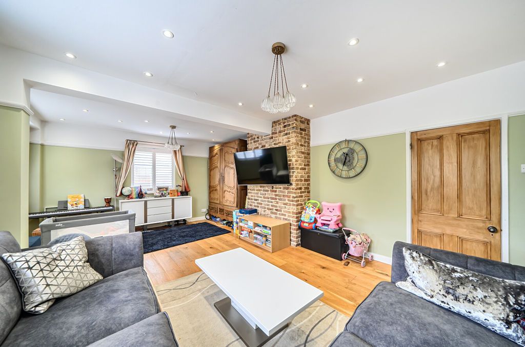Property photo 3 of 19 Photo 14
