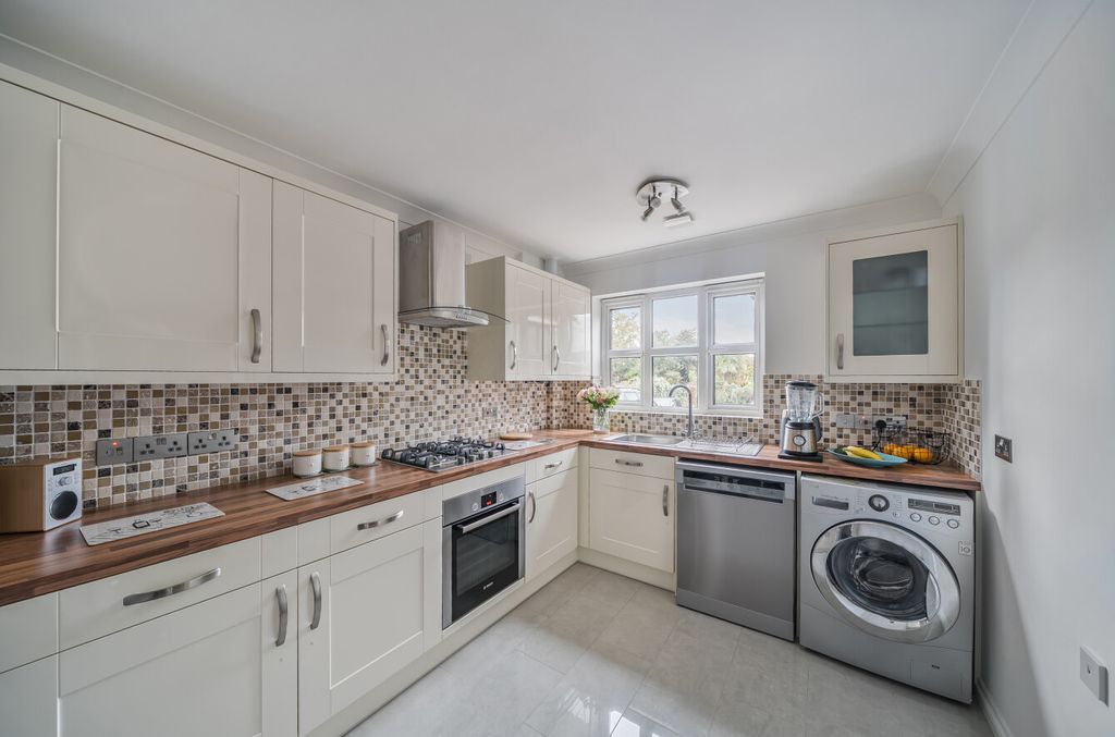 Property photo 3 of 10 1368915-7-6904A71...
