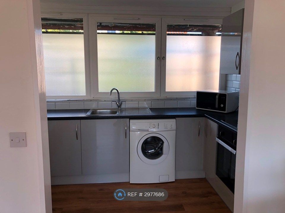 Property photo 3 of 11 Kitchen