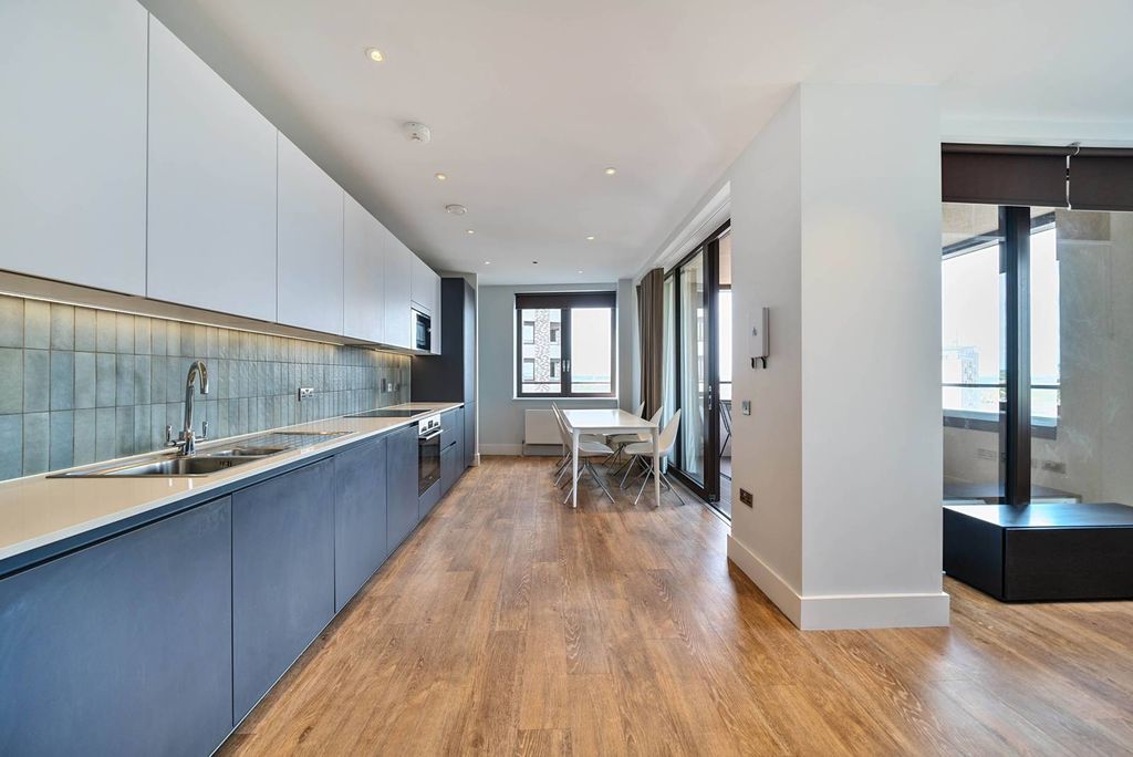 Property photo 2 of 31