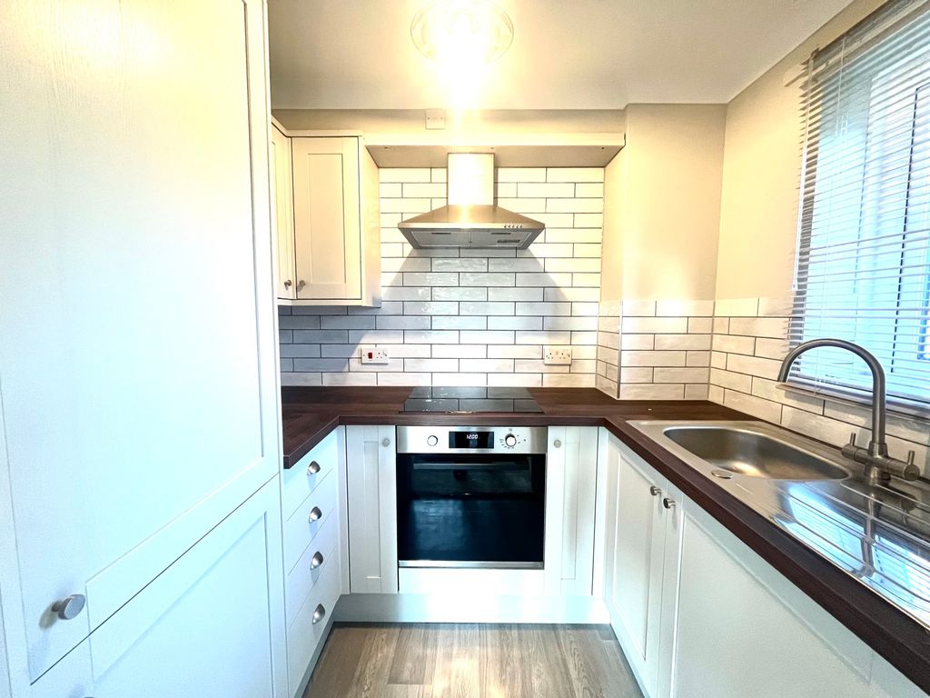 Property photo 3 of 5 Kitchen