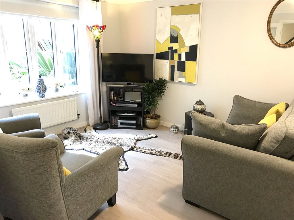 Property photo 2 of 15 Picture No. 11