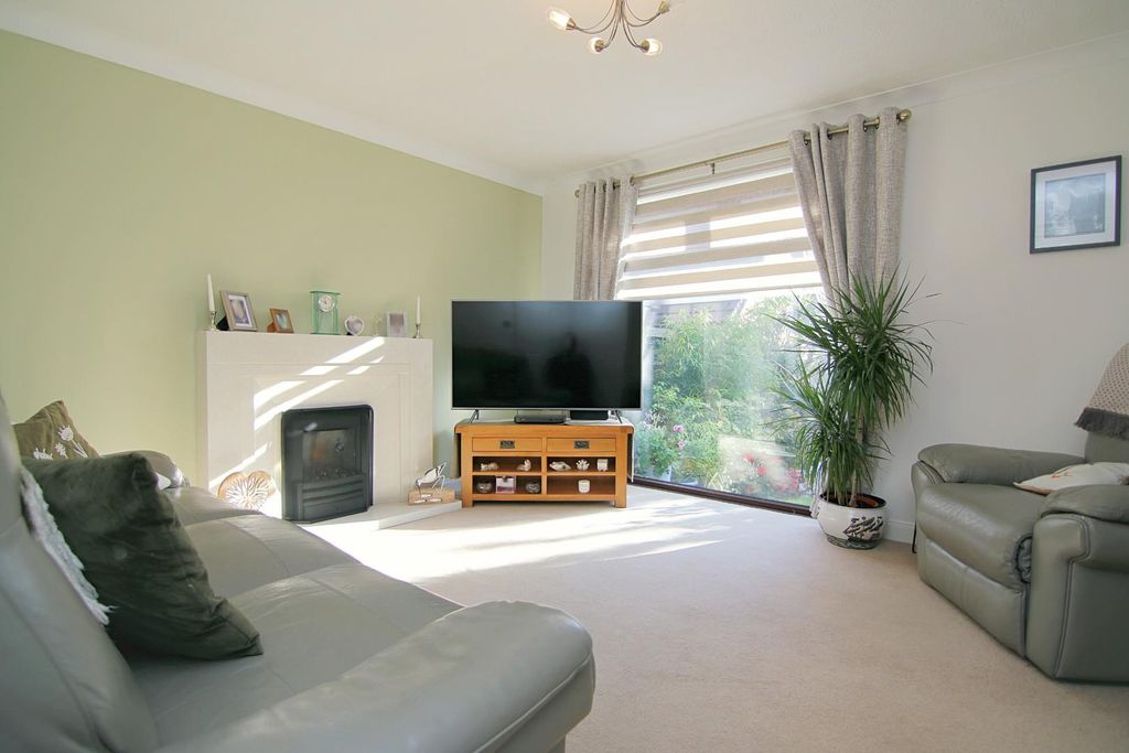 Property photo 2 of 28 Living Room