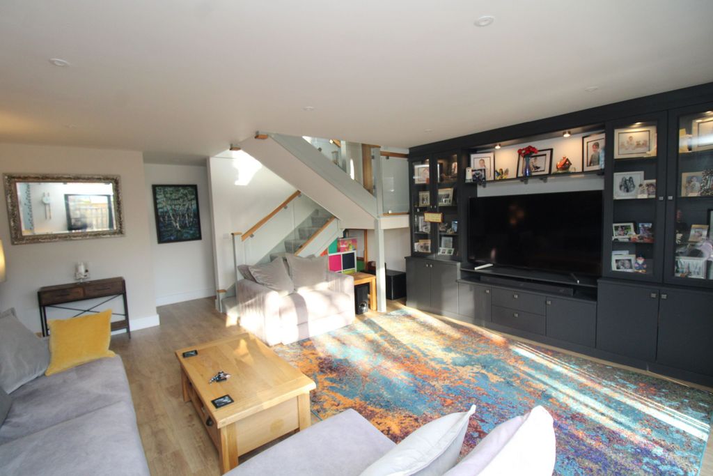 Property photo 2 of 30