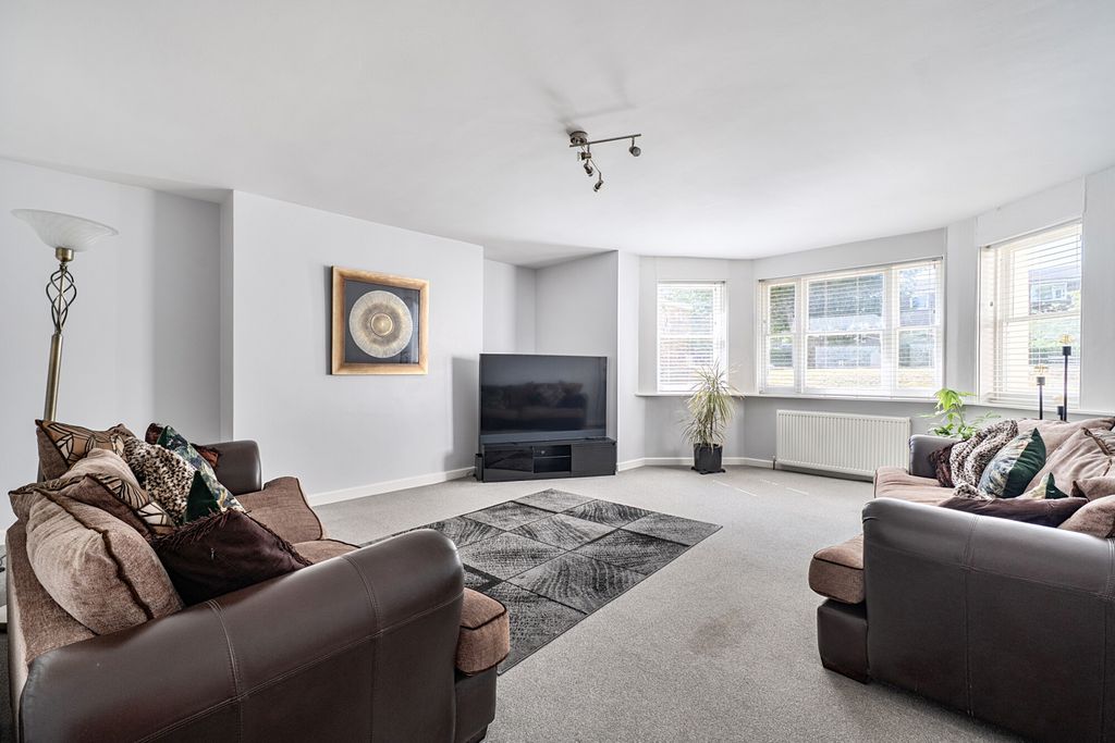 Property photo 2 of 12 1487768-9-6A4E284...