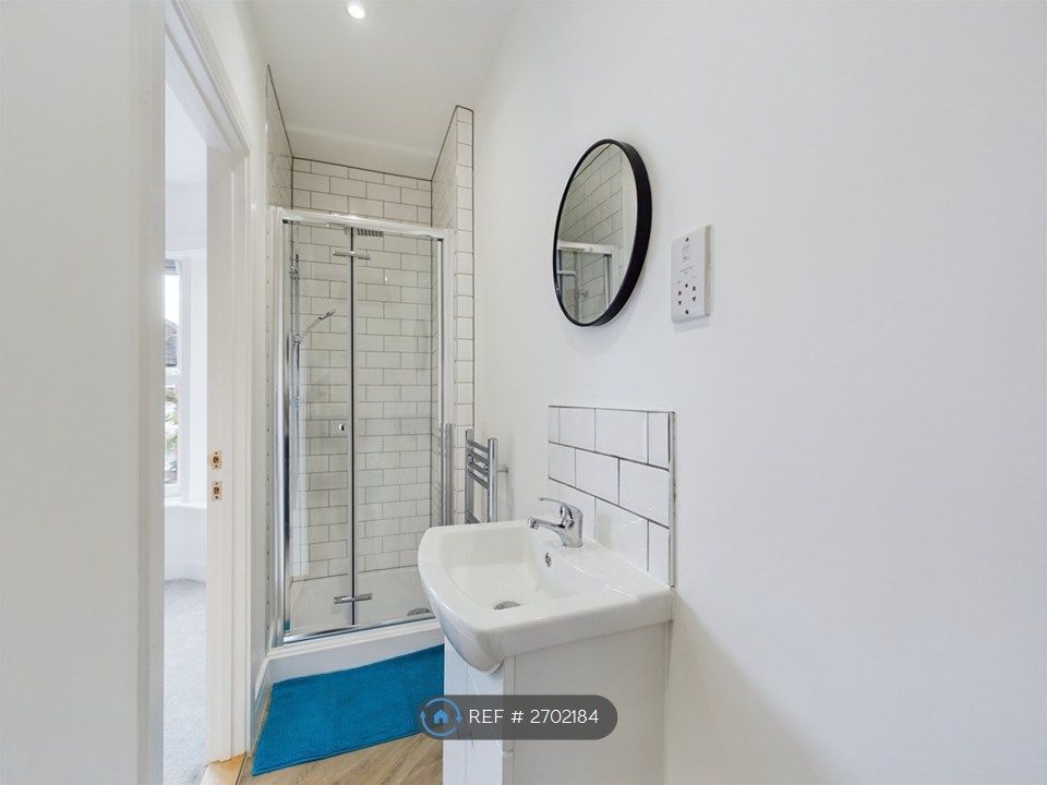 Property photo 3 of 30 Ensuite 5