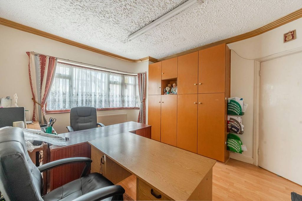 Property photo 1 of 25