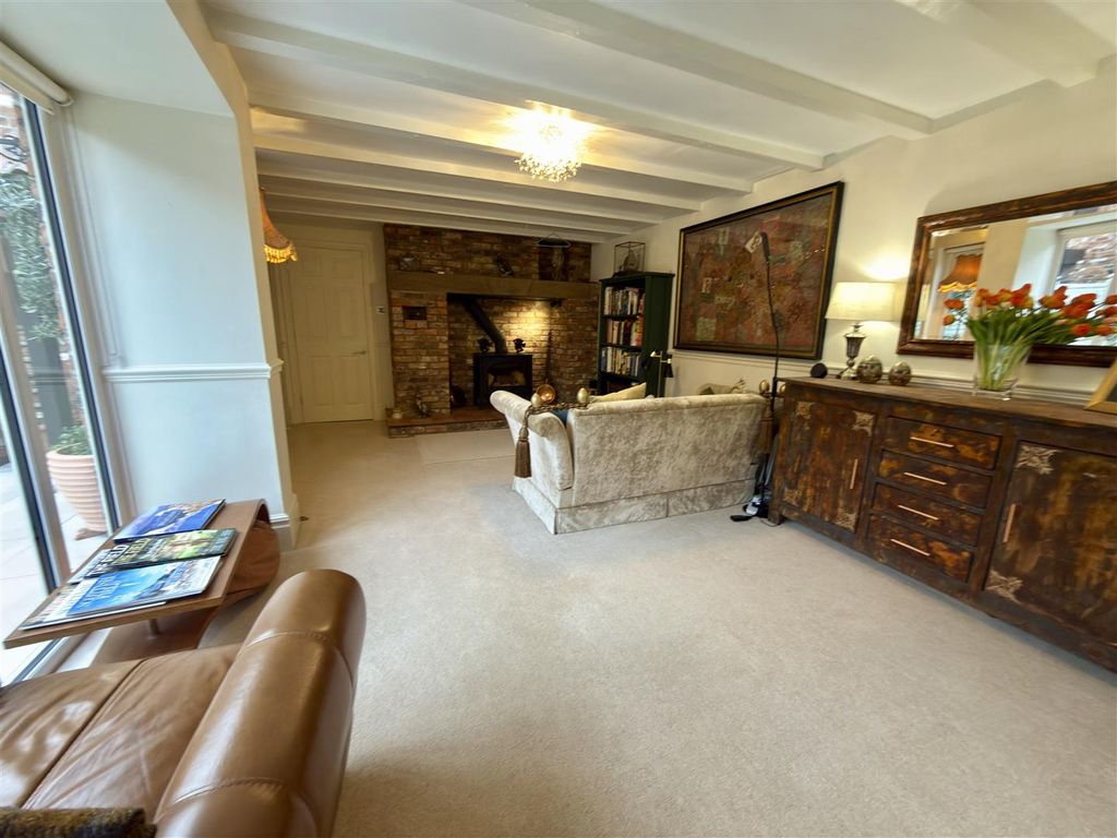 Property photo 3 of 27 Lounge/Sitting Room