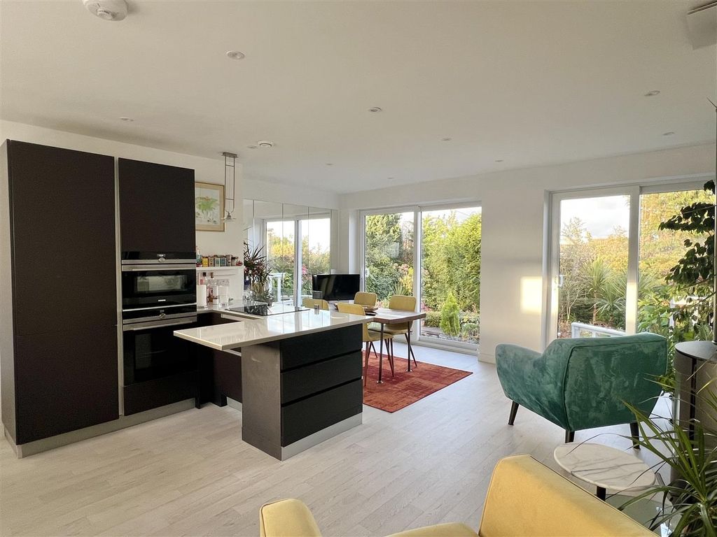 Property photo 2 of 27