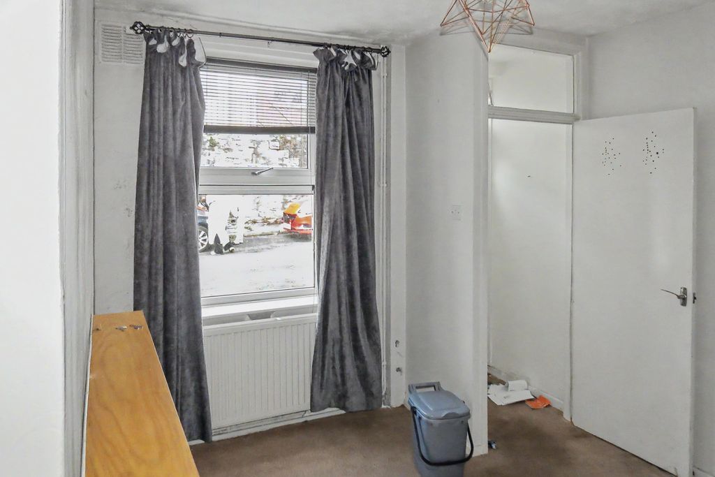 Property photo 2 of 14 84 Clarendon Road, Lancaster, Lancashire, La1 2Dq