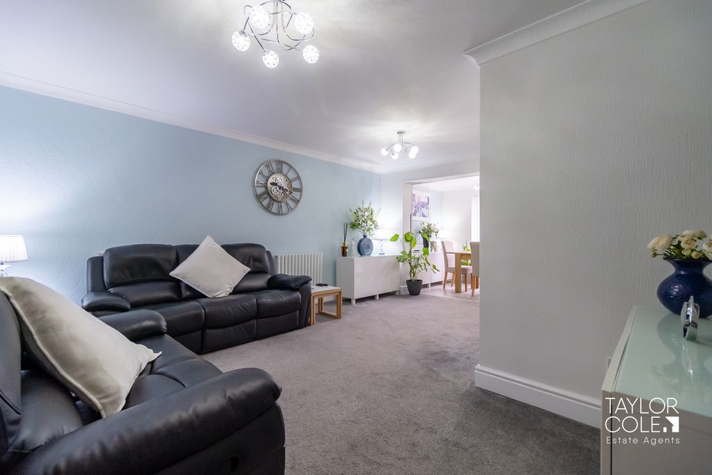Property photo 3 of 27
