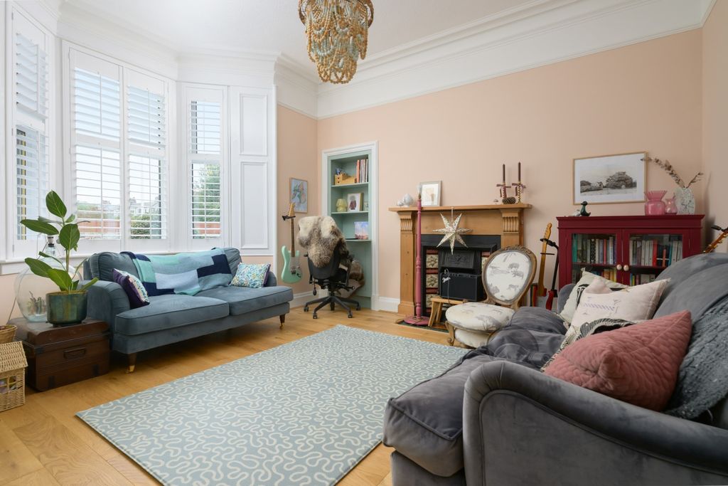 Property photo 2 of 21