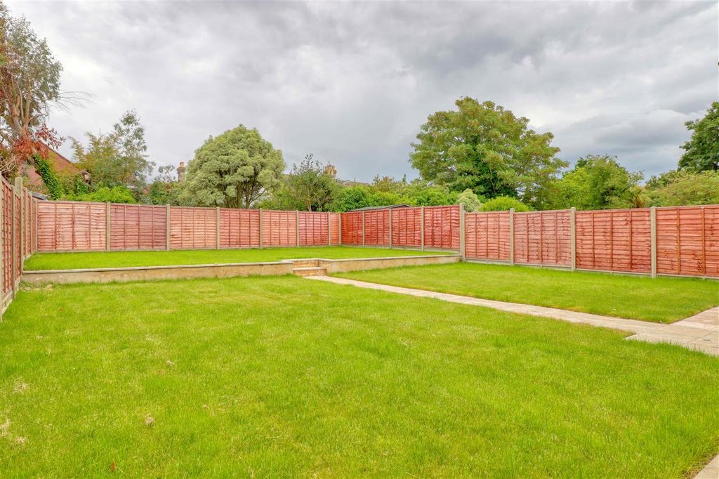 Additional image 4 of 5 bed detached house for saleUpper Third Avenue, Frinton On Sea CO13