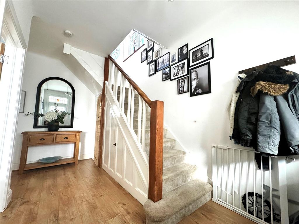 Property photo 3 of 14 Hallway.Jpg