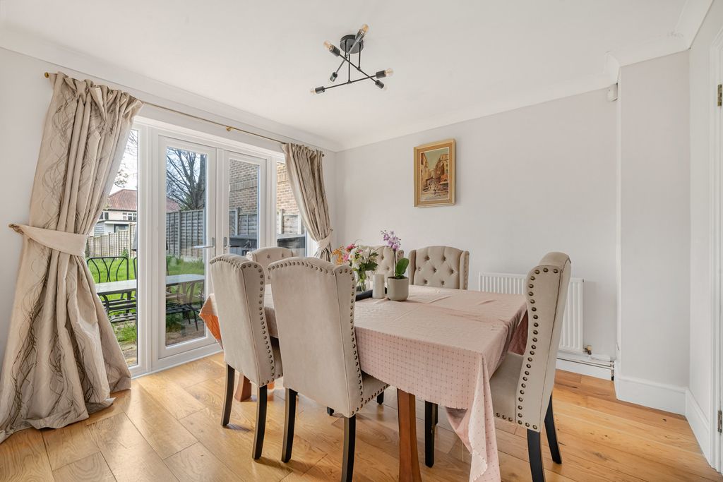 Property photo 3 of 24 Dining Room