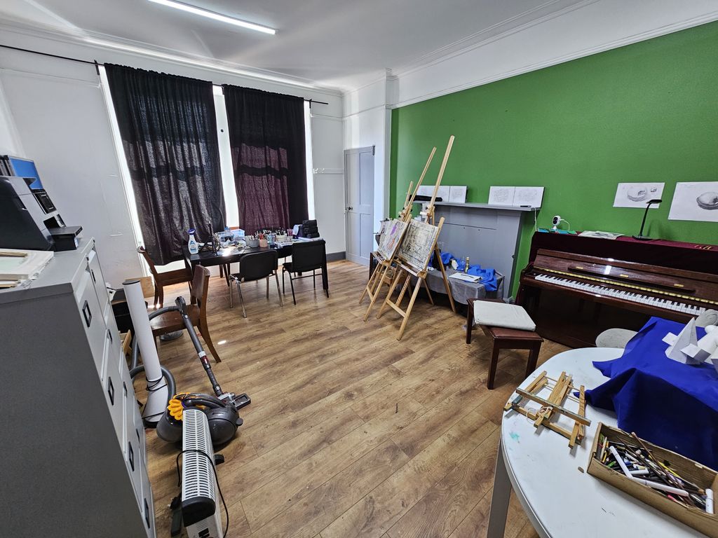 Property photo 2 of 6
