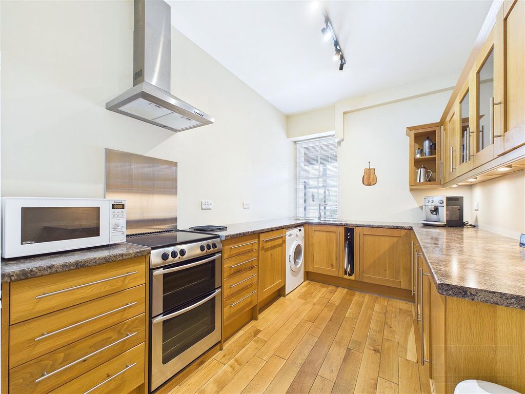 Property photo 2 of 21 Kitchen