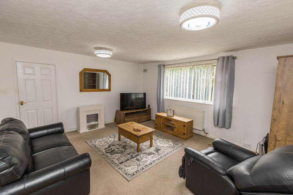 Property photo 2 of 9 4