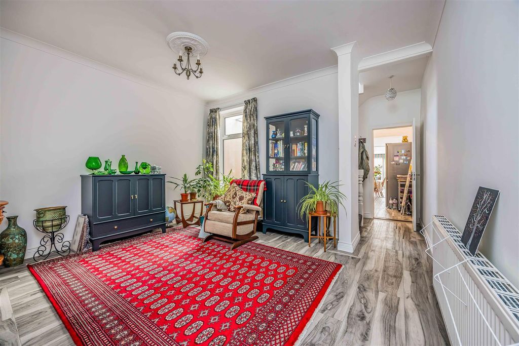 Property photo 3 of 25 16 Cardiff Road, Portsmouth-Small-Porticomarketing