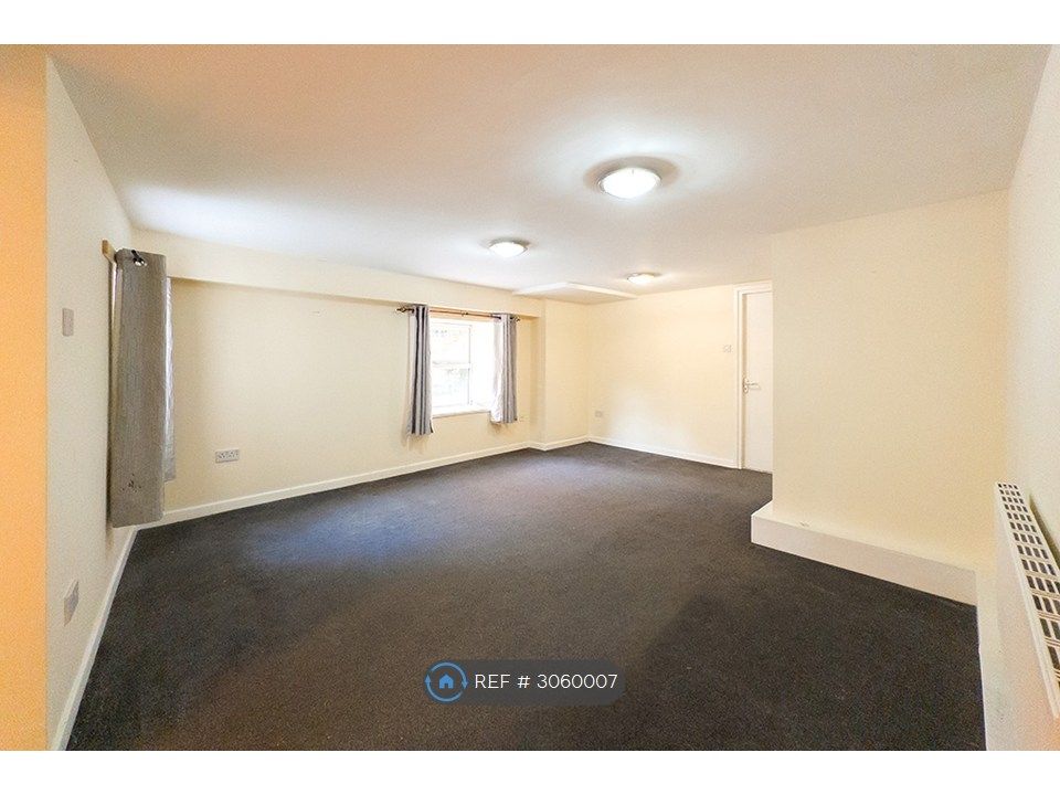 Property photo 2 of 17 Large Living Area