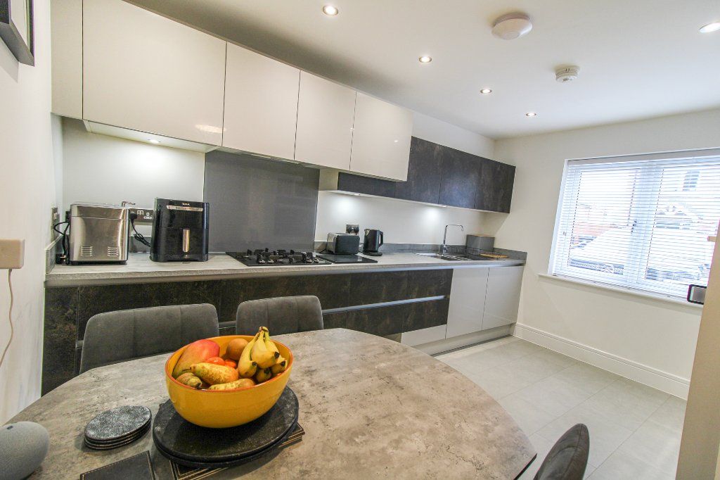 Property photo 3 of 19 Dining Kitchen