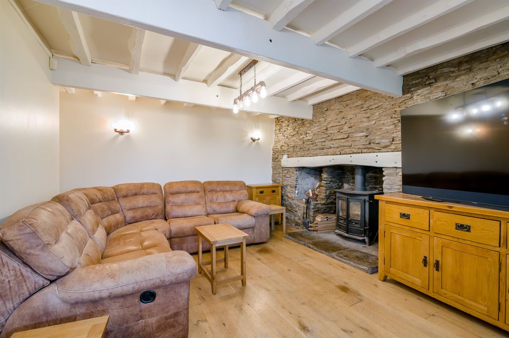 Property photo 3 of 28