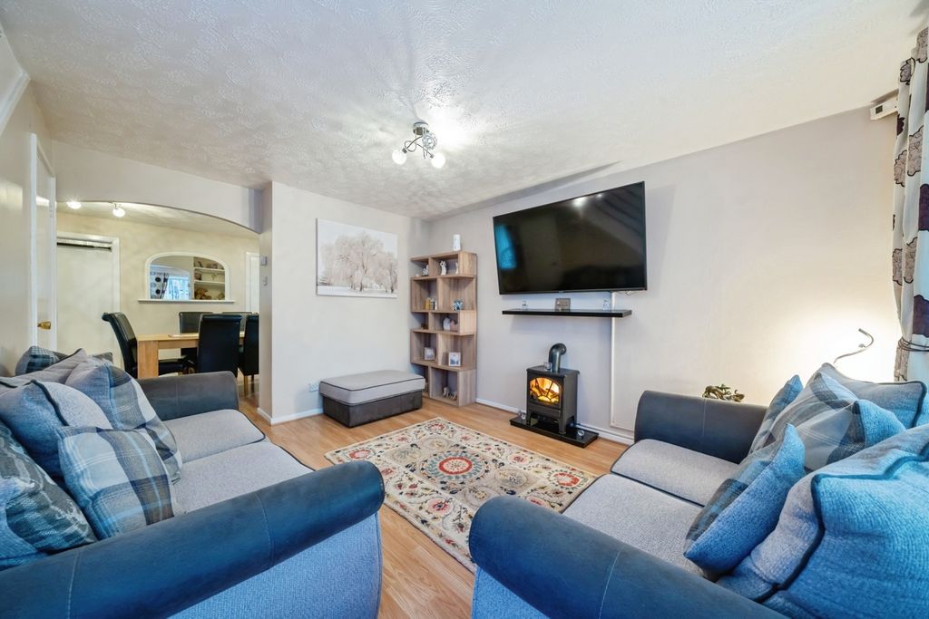 Property photo 2 of 16 Lounge