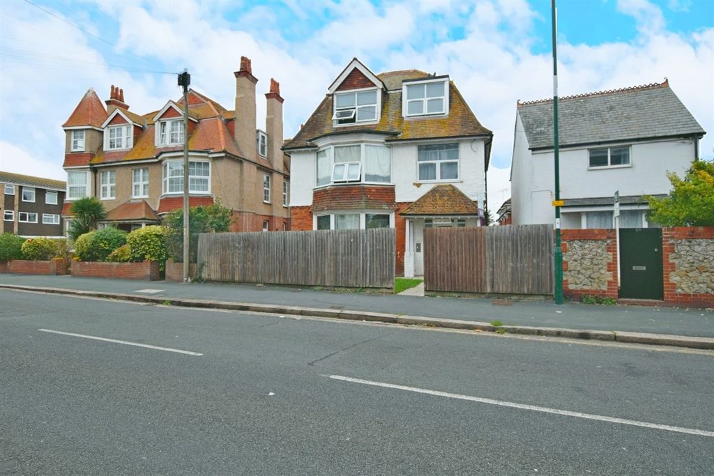 Property photo 1 of 5 (Main)