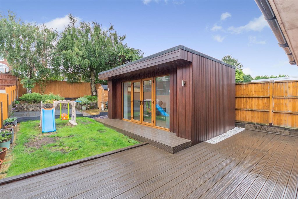 Property photo 3 of 35 8663596-Exterior09.Jpg