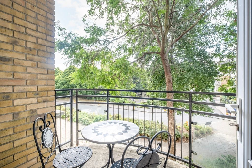 Property photo 3 of 11 0005