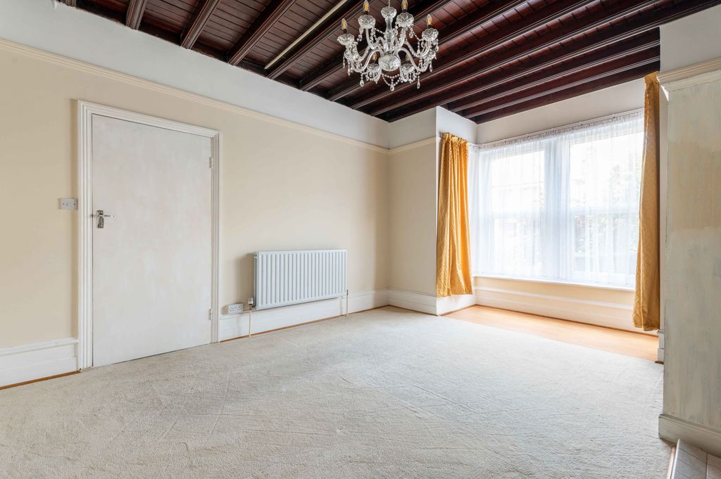 Property photo 3 of 14 120 Kingston Road, Teddington, Tw11 9Ja