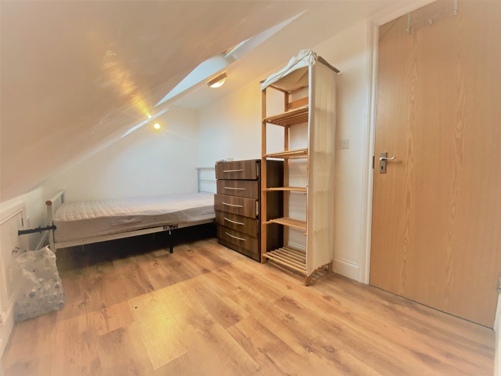 Property photo 2 of 8 8 (2)