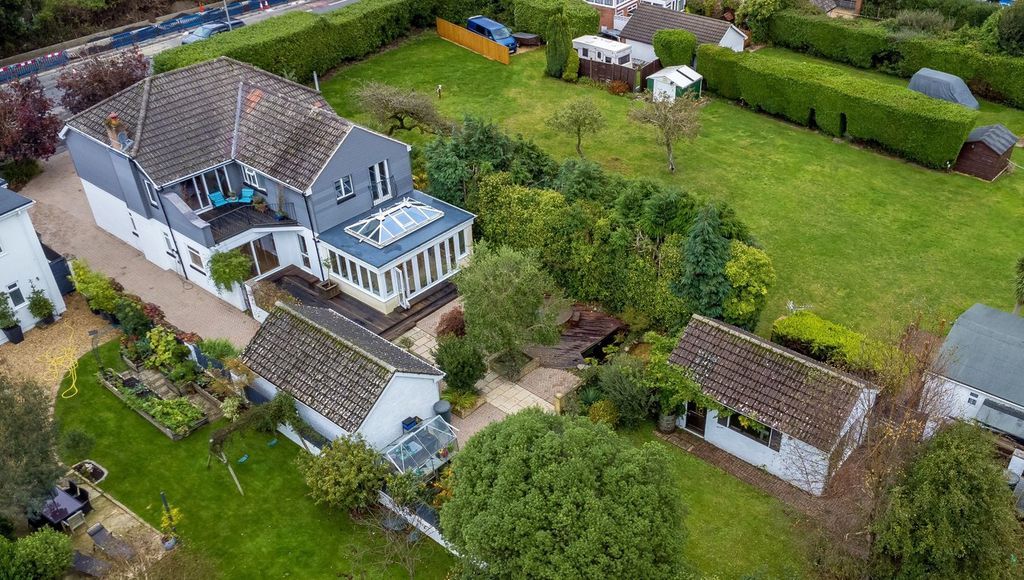 Property photo 2 of 31