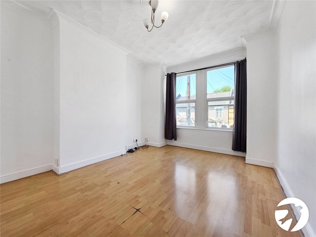 Property photo 2 of 10 Picture No. 06