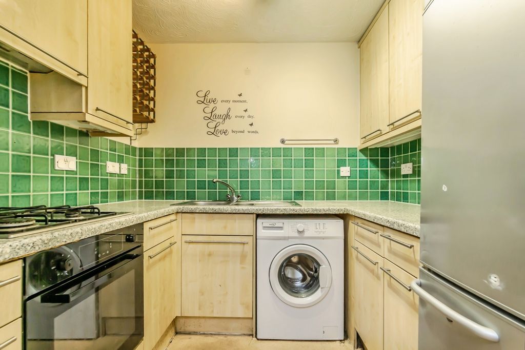 Property photo 3 of 19 Kitchen