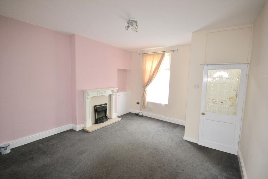Property photo 3 of 6 Living Room