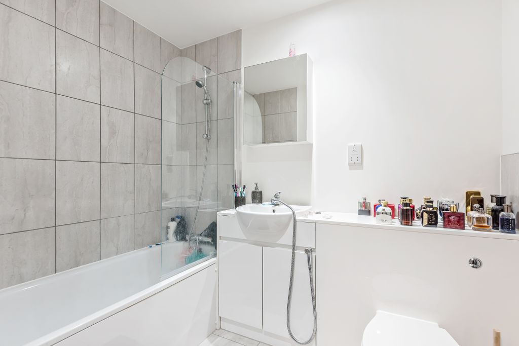 Property photo 3 of 4 Bathroom