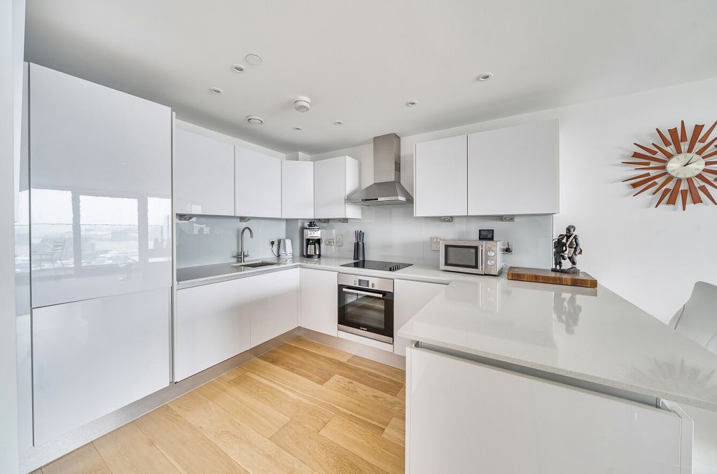 Property photo 2 of 15 1405077-9-6977904...