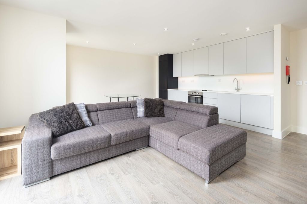 Property photo 2 of 17 Reception/Kitchen