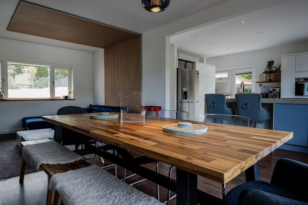 Property photo 2 of 29