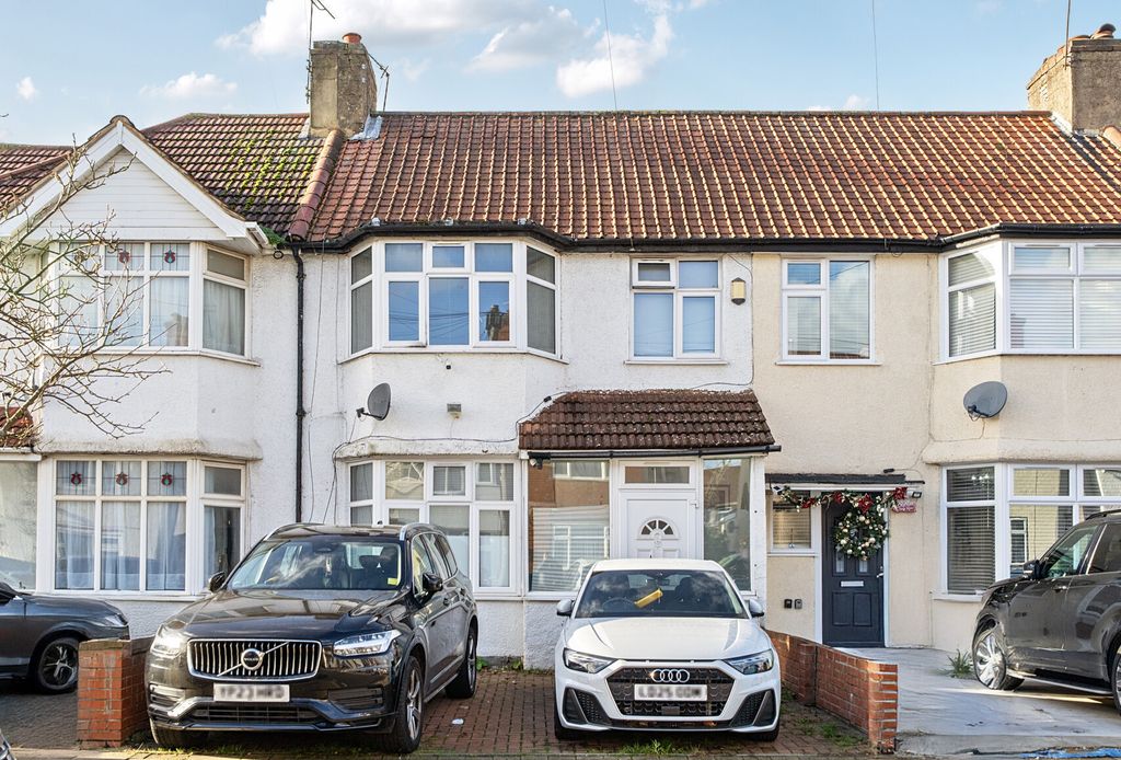 Property photo 2 of 12 1383936-20-692998...