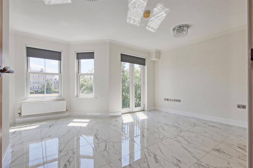 Property photo 3 of 12 Living Area 4.Jpg