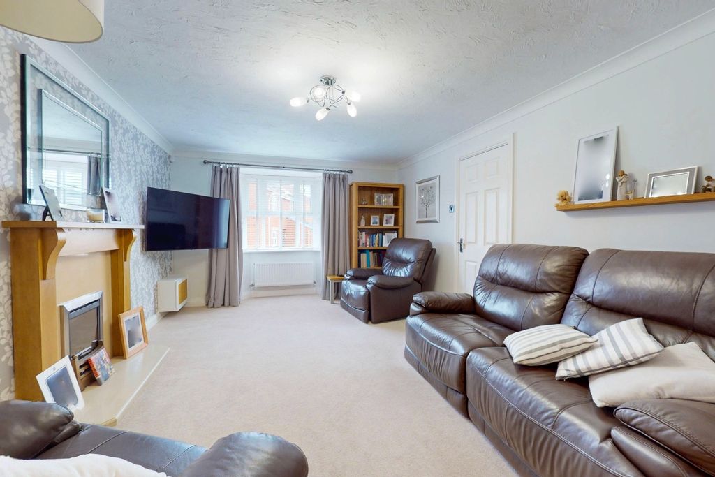 Property photo 3 of 27 5126354
