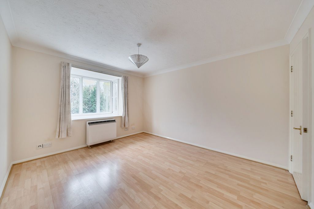 Property photo 3 of 20 1376742-7-690B4A2...