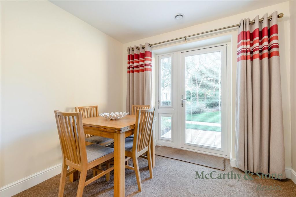 Property photo 3 of 22 8703975-Interior13.Jpg