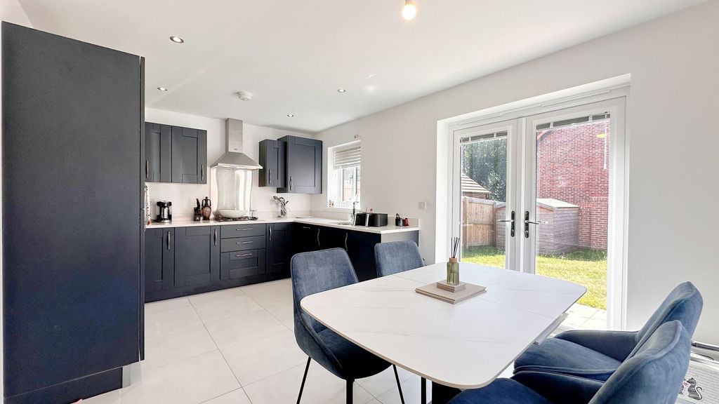 Property photo 2 of 14 Kitchen Diner
