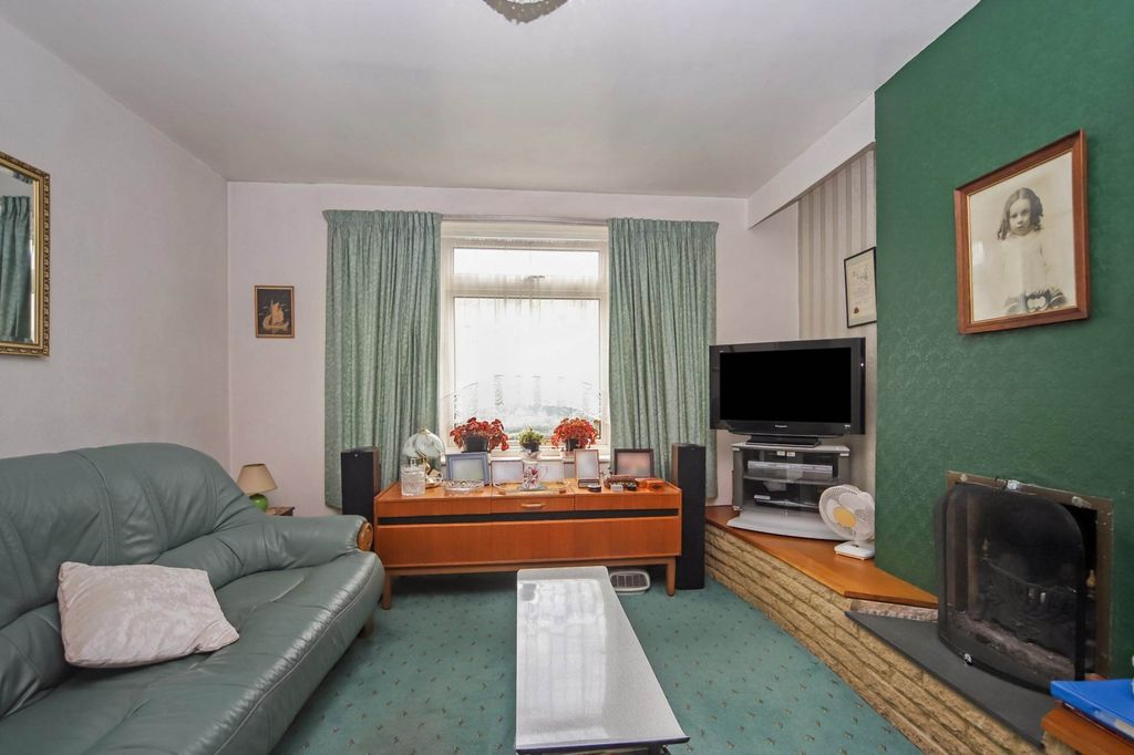 Property photo 3 of 16
