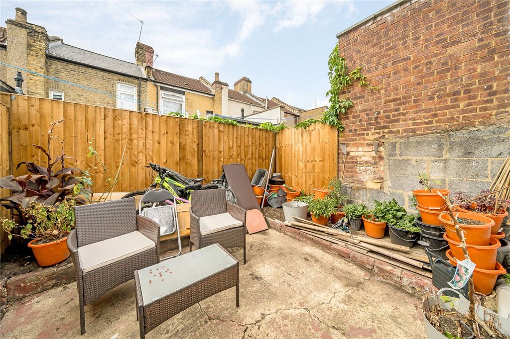 Property photo 3 of 12 Private Garden