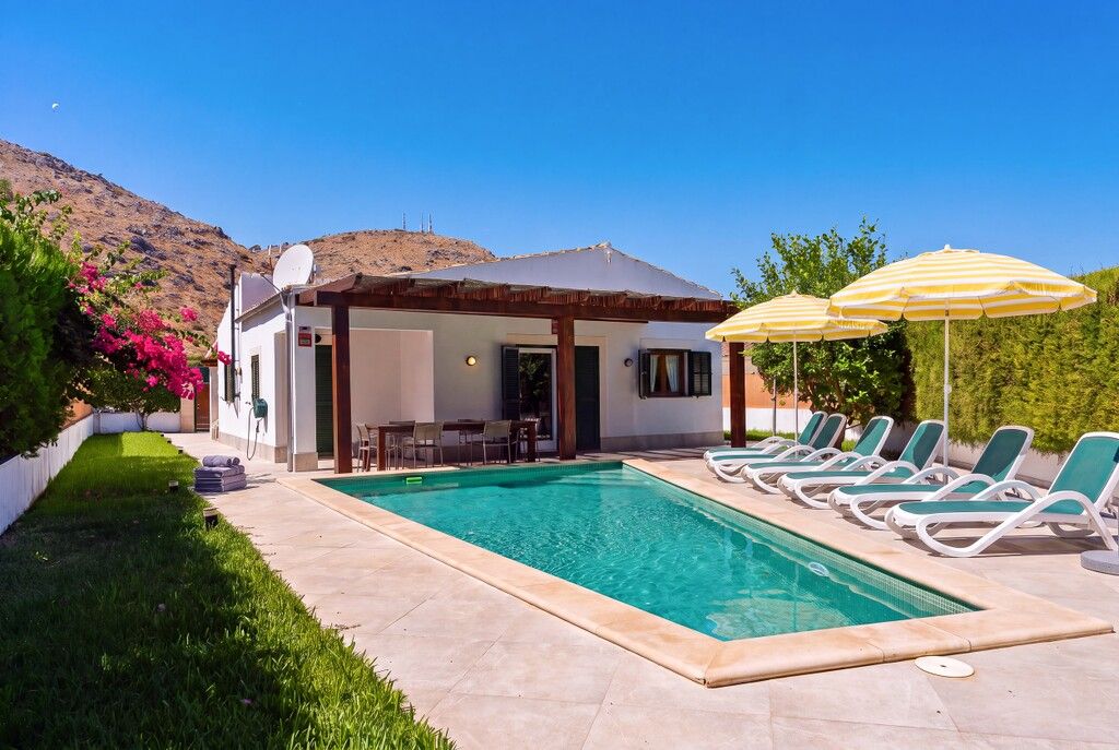 Property photo 1 of 20 Exterior And Pool.Jpg